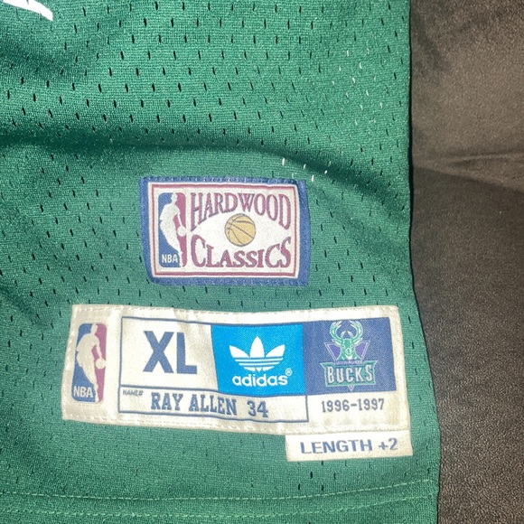 Milwaukee Bucks throwback jersey - Picture 4 of 4